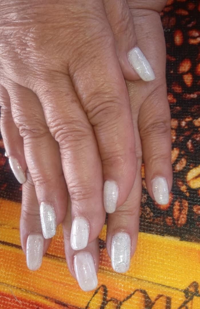 Portada de Manicure y pedicure a domicilio en Playa