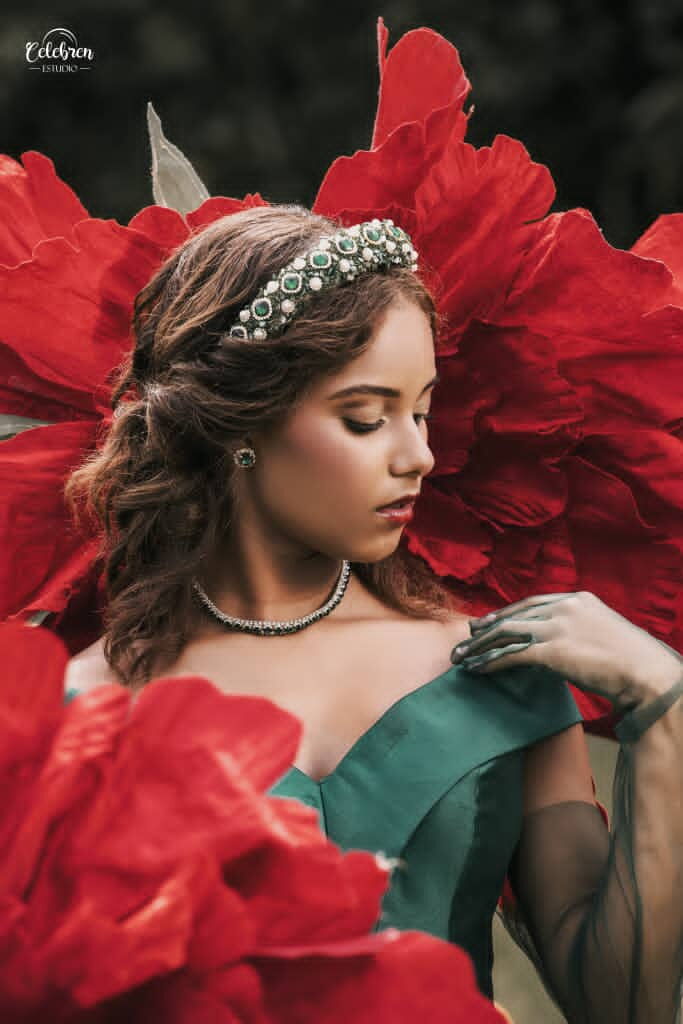 Portada de Sesión de quinceañera con traje exclusivo y regalo