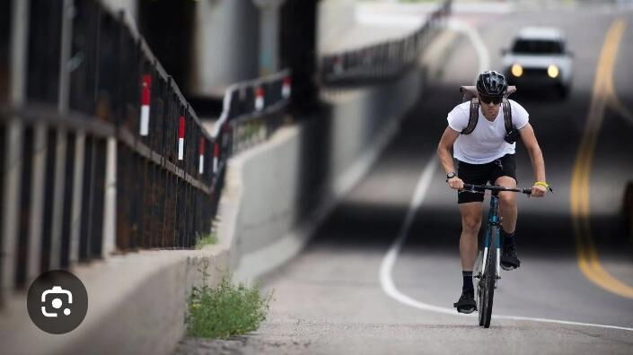 Portada de Mensajería en bicicleta desde El Vedado para toda La Habana
