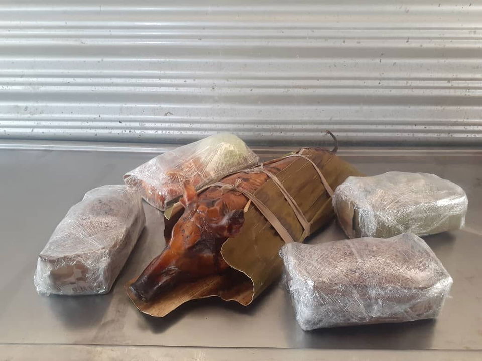 Portada de Cerdo entero asado para 90 comensales