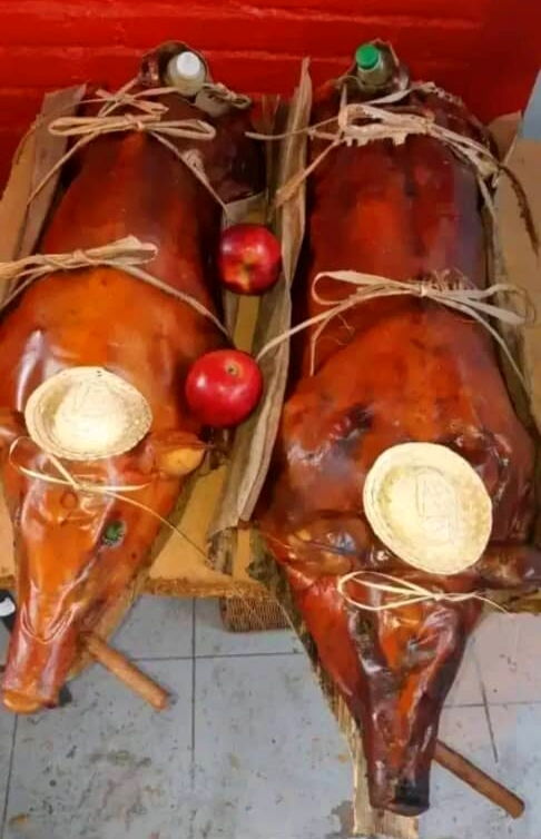 Portada de Comida criolla y cerdo asado hasta la puerta de su casa