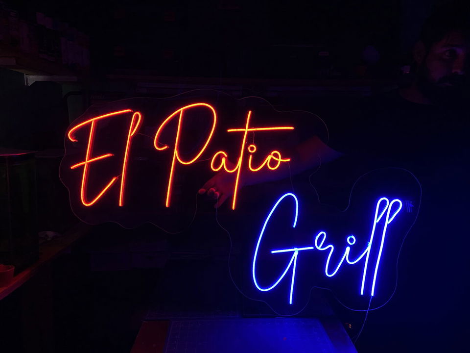 Portada de Carteles de Neon Flex y Acrílico Personalizados