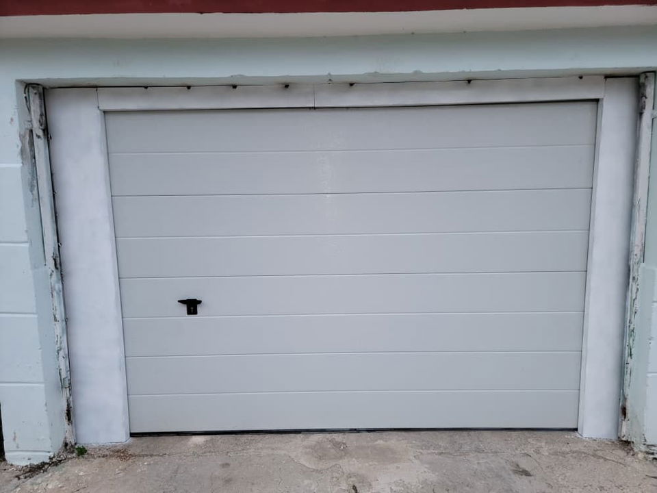 Portada de Puertas seccionales automáticas para garaje