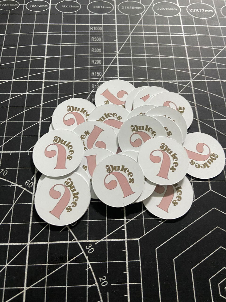 Portada de Diseño e impresión de pegatinas y etiquetas personalizadas