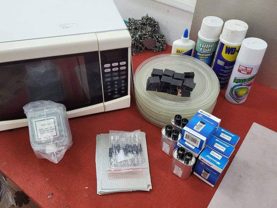 Portada de Reparación especializada de microondas a domicilio y otros electrodomésticos