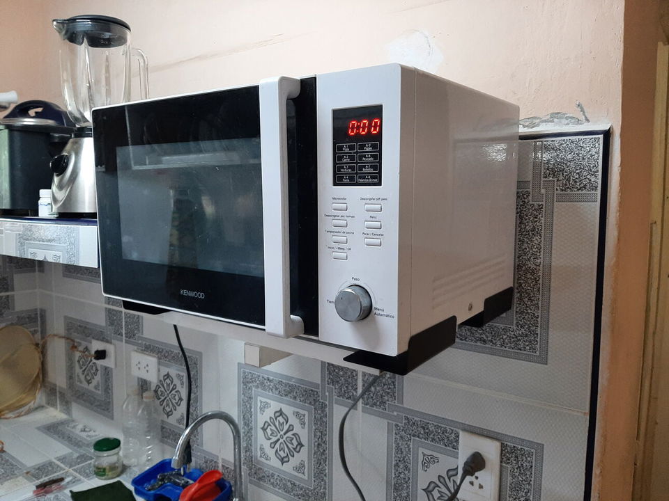 Portada de Montaje de microondas en pared y otros servicios