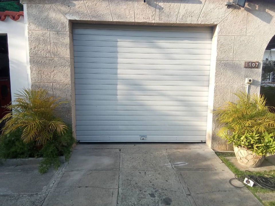 Portada de Puertas enrollables automatizadas para tu negocio