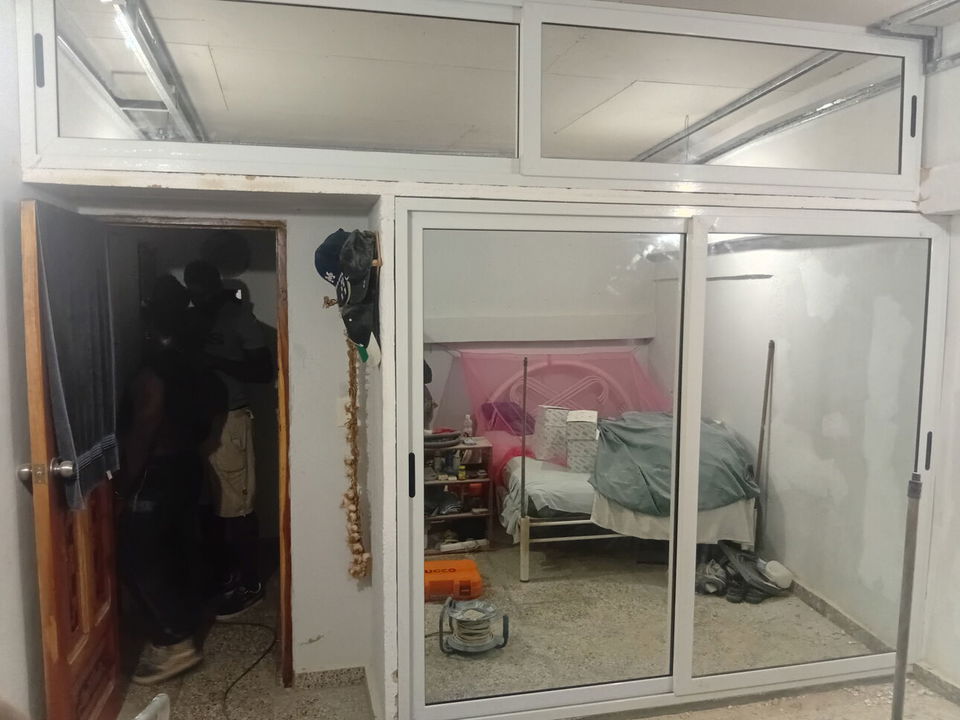 Portada de Taller de Carpintería de Aluminio: fabricación e instalación de puertas, ventanas y más