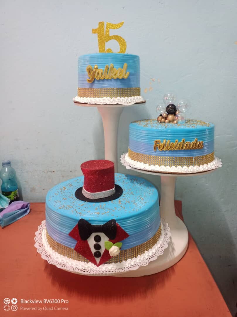 Portada de Cakes de calidad suprema para quinces, bodas, cumpleaños y santos