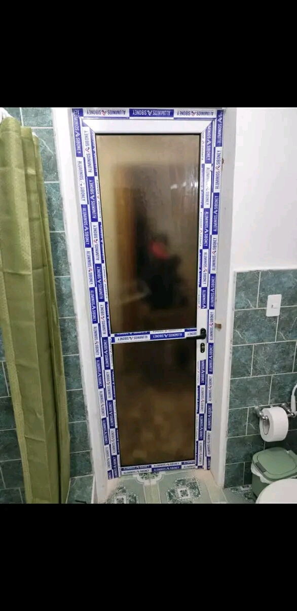Portada de Marquetería de aluminio: puertas, ventanas y mamparas