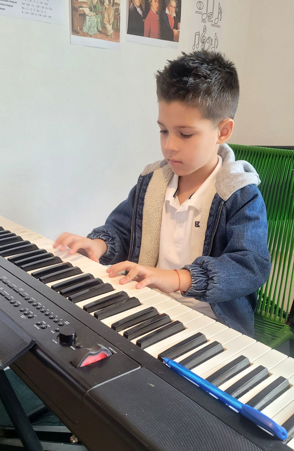 Portada de Clases de Música: Piano, Canto, Iniciación y Violín