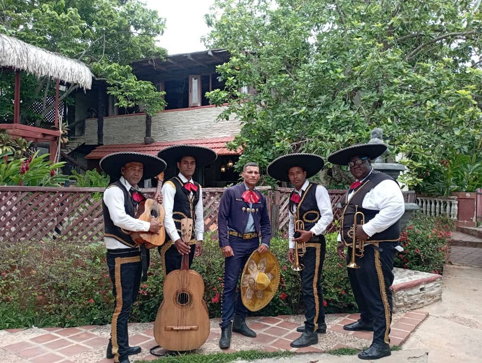 Portada de Mariachis Luz de México en La Habana, Cuba
