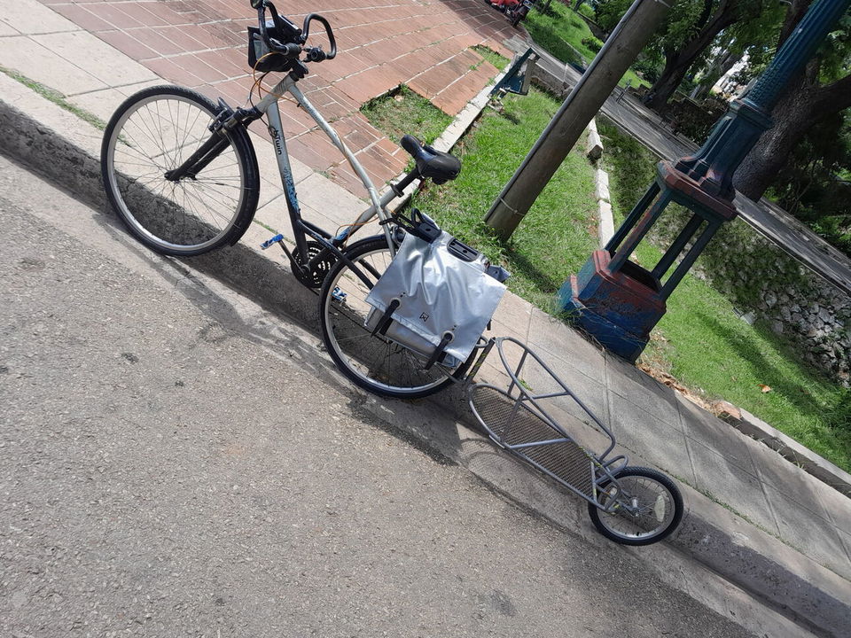 Portada de Mensajería en bicicleta con remolque en La Habana