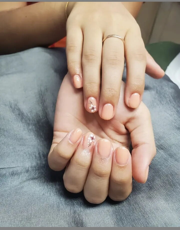 Portada de Manicurista: Arreglos de uñas con gel semipermanente